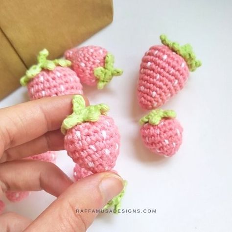 Crochet Strawberry, Crochet Elephant, Crochet Simple, Magic Circle, Crochet Keychain, Paintbox Yarn, Children's Toys, Crochet Applique, Decorative Elements