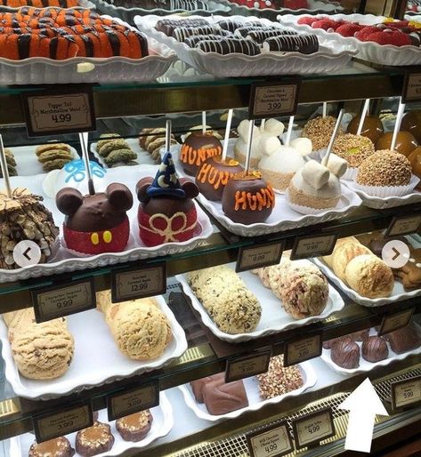 Disneyland Desserts, Best Disneyland Food, Disney Parque, Disney Desserts, Disney Adult, Florida Food, Disneyland Food, Disney World Pictures, Paris Food