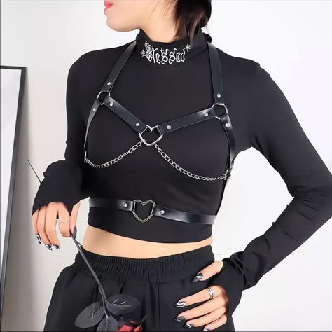 Heart Shaped Chest Harness Belt One Size -Alloy Silver Heart Shaped Ring -Alloy Silver Chain (Non Detachable) -Faux Leather -Adjustable Straps -Silver Studded -Alloy O-Ring Connect All Belts -Lightweight Brand New