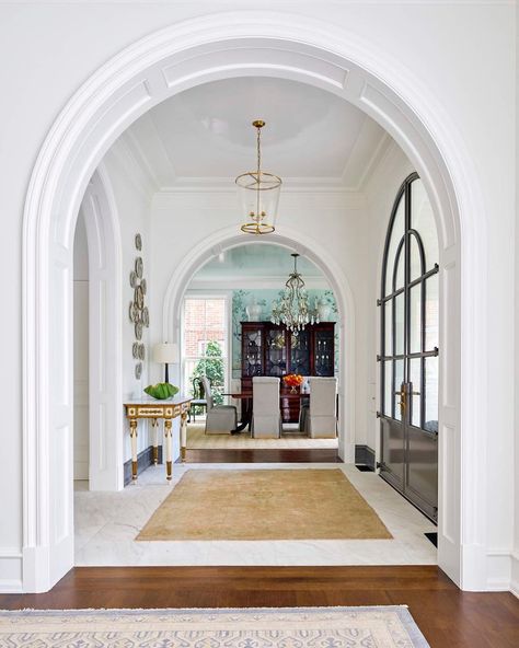 entry ideas | arch doorway | design by jenkins interiors | jenkinsinteriors.com Hall Deco, Jenkins Interiors, Archways In Homes, Villa Classic, Arch Entryway, Arched Entry, Bar Restaurant Design, Arched Doorways, Architecture Restaurant