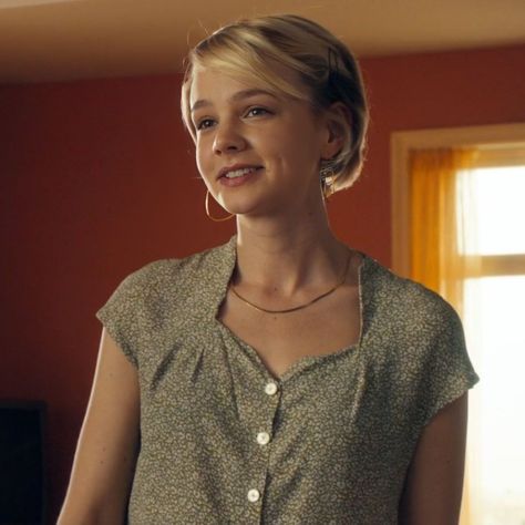 Carey Mulligan Hair, Nerd Fashion, Carey Mulligan, Long Pixie, 짧은 머리, New Haircuts, Hair Stuff, Photos Of Women, Girl Crushes