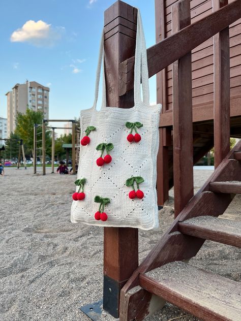 Cherry Granny Square, Cherry Crochet, Crochet Bag Granny Square, Crochet Bag Granny, Small Teddy Bears, Crochet Dog Patterns, Womens Crochet Patterns, Granny Square Bag, My Best Friend's Birthday