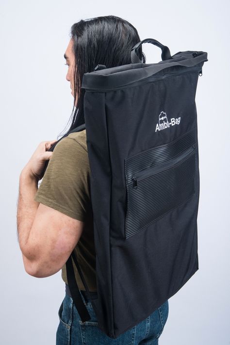 Ambi Bag: An Art Portfolio Bag That's A Backpack Capable of Carrying 18 Inch Drawing Boards, Pads, and All Other Supplies Backpack Drawing, Backpack Art, Portfolio Bag, Art Studio At Home, Culture Magazine, Drawing Board, Graphic Design Projects, Art Portfolio, Bored Panda