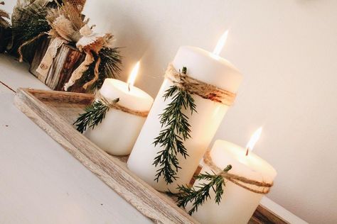 Easy Christmas Candle Display Christmas Candle Display, Imbolc Decorations, Flameless Candle Decor, Christmas Candle Centerpieces, Christmas Candle Centerpiece, Christmas Candles Diy, Xmas Candles, Candle Display, Candle Arrangements