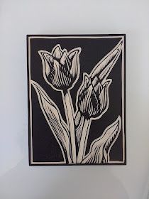 Tulip Lino Print, Tulip Linocut, Lino Print Art, Linocut Art Simple, Printmaking Designs, Linoprint Ideas, Lino Cut Art, Flower Linocut, Linocut Tutorial