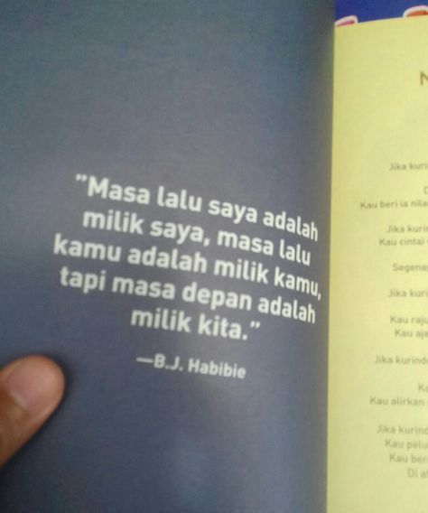 Jangan pikirkan masa lalu, karena masa depanlah yg kita miliki Islam Reminder, Indonesian Quotes, Cinta Quotes, Masa Lalu, Lovely Quote, Life Quotes, Wattpad, Quotes, Flowers