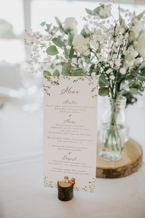 Wedding Menu Cards Buffet, Rustic Wedding Menu Cards, Simple And Elegant Wedding Table Decor, Table Menu Wedding Centerpieces, Menu On Wedding Table, One Menu Per Table Wedding, Menu Display Wedding, Menu Card For Wedding, Wedding Menu Cards On Table