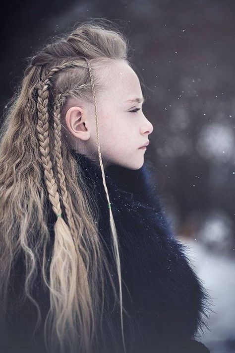 Viking hairstyle Braided Long Hair, Lagertha Hair, Winter Portrait, Hair Winter, Viking Braids, Winter Portraits, Viking Hair, Vlasové Trendy, Shield Maiden