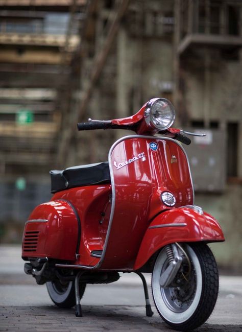 Vespa Gt, Vespa 400, Vespa Vintage Italy, Vespa Super, Red Vespa, Scooters Vespa, Sepeda Retro, Vespa 150, Vespa Ape