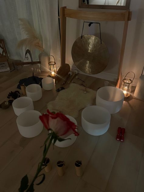 Sound Therapy Aesthetic, Sound Bath Aesthetic, Sound Bowls Healing, Sacral Energy, Herbal Business, Romanticing Life, Bath Aesthetic, Healing Room, Yoga Inspo