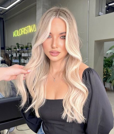 Medium Length Blonde Hair With Money Piece, Barbie Blonde Balayage, Barbie Blonde Hair, Cream Blonde Hair, Butter Blonde Hair, Blonde Hair Goals, Ice Blonde Hair, Perfect Blonde Hair, Bright Blonde Hair