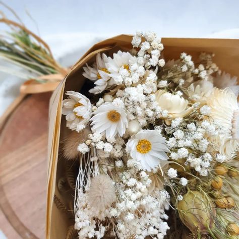 I have updated the photographs for my *Love in a Mist* collection this week—featuring soft whites, natural tones, and a mix of helichrysum, seed heads, and coppery bracken ferns hand sourced here from my North Wales garden. Each bouquet is handcrafted to bring a little wild beauty indoors, inspired by nature’s effortless charm and the simplicity of seed heads. A natural style laid-back arrangement with a touch of earthy magic and wild woodlands. #LoveInAMist #NaturalBeauty #SlowLiving #Handcr... Love In A Mist, Bouquet Arrangement, Flowers Daisies, Brown Copper, Bunny Tails, Gift Bouquet, Mini Gift, Bouquet Arrangements, Ivory Flowers