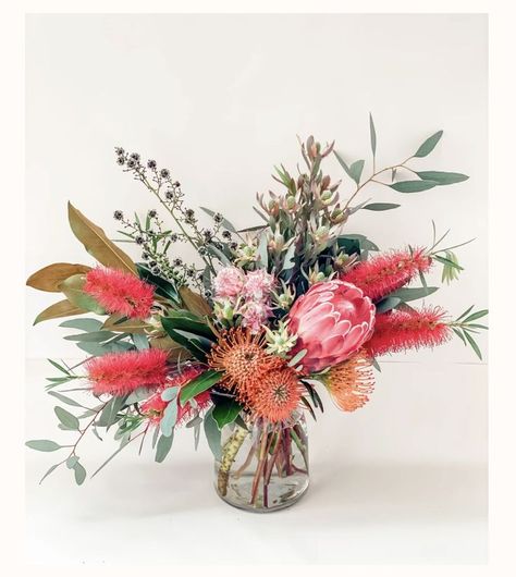 Colourful Bunch Of Flowers, Modern Australiana Decor, Australian Native Flowers In Vase, Wild Flowers Australia, Australian Native Flower Table Arrangements, Australia Native Bouquet, Australian Native Wildflowers, Pincushion Protea Bouquet, Australian Native Flowers Bouquet