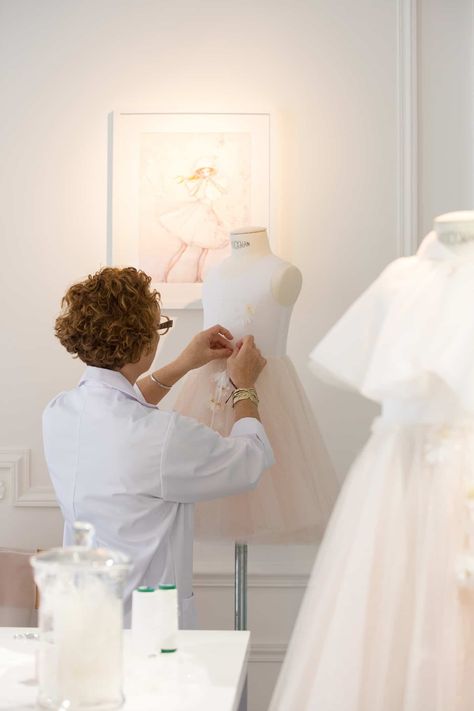 Look Inside Dior's Storied Atelier — Pictures and Video From Inside Dior Designing Aesthetic, Dior Atelier, Avenue Montaigne, Fashion Designing, Dior Haute Couture, The Curtain, Carrie Bradshaw, Picture Video, Merlin