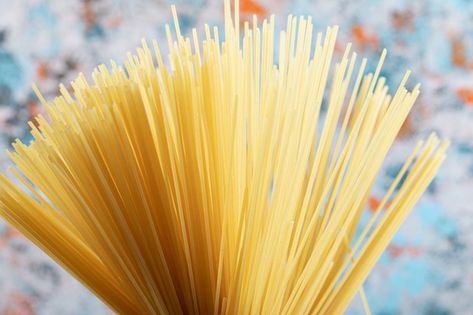 Long raw spaghetti on colorful. | Free Photo #Freepik #freephoto #food #cooking #pasta #spaghetti Raw Spaghetti, Ragu Bolognese, Tagliatelle Pasta, Pasta Varieties, Cooking Pasta, Meat Lasagna, Rigatoni Pasta, Classic Lasagna, Pasta Spaghetti