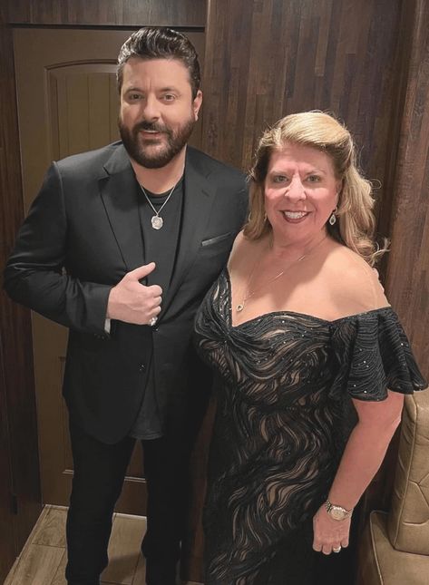 Chris Young with his mother Becky Harris The Man I Want, Chris Young Concert, Chris Young Music, Taylor Kinney, Chris Young, Austin Butler, Country Singers, I Want To Be, Man Crush