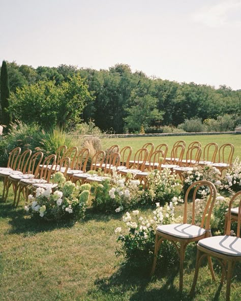 Currently on my screen: The beautiful wedding of Caro and Daniel. With one of the most beautiful ceremony settings this year by @katharinalandenbergerweddings created by @sisters.and.b.floral 🤍 Overgrown Aisle Flowers, Bench Wedding Seating Outdoor Ceremony, Overgrown Wedding Aisle, Fall Wedding White Flowers, Weddings With Greenery, Wedding Aisle Benches, Floral Meadow Wedding Ceremony, Altar Florals Wedding, Ranch Wedding Ceremony