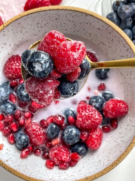 Nature's Cereal Nature's Cereal, Natural Cereal, Cake Batter Protein, Eating Cereal, Clean Eating Vegetarian, Smoothie Mix, Bowl Of Cereal, Coconut Smoothie, Nutritious Snacks