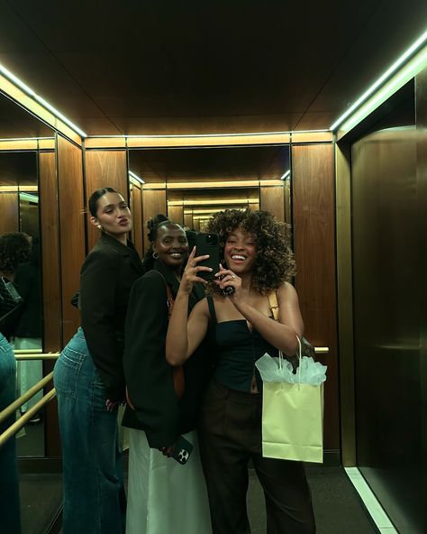 life is nice when it looks like this New Friends Vision Board, Vision Boards Black Women, Best Friend Group Aesthetic, Black Friends Aesthetic, Three Friends Aesthetic, Black Friend Group Aesthetic, Friendship Goals Aesthetic, Black Friendship, Practice Kindness