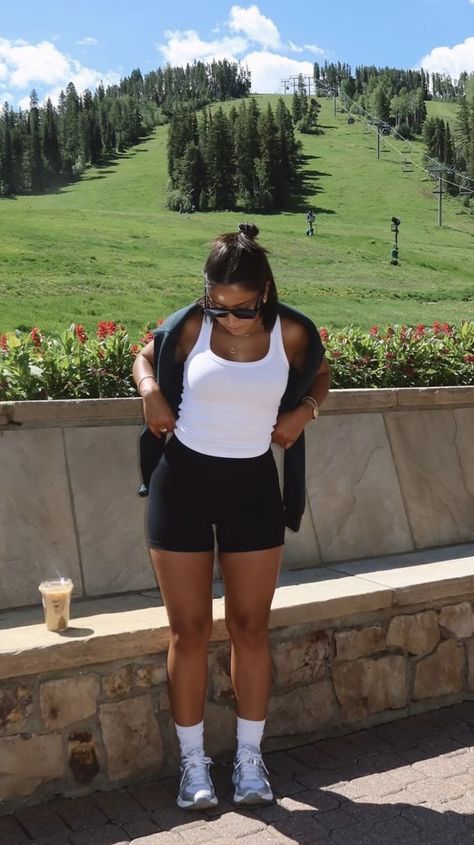 Athletic Baddie Outfits, Normal Body Fashion, Chill Shorts Outfit, Errands Outfit Summer Black Women, Denim Shorts With Sneakers Outfit, Baddie Athleisure Outfits, Workout Lounge Outfits, Chilled Summer Outfits, Cozy Outfit Ideas Summer