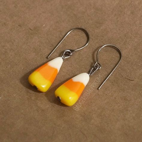 Please check my shop policies and FAQ before placing an order. Thank you :) One pair of realistic candy corn earrings, perfect for Halloween! Available with antique bronze, silver-toned or hypoallergenic surgical steel hooks/studs. Silicone stoppers included. Each candy piece is handmade of polymer clay and measures a little under 2cm (0.75'') for dangle earrings and 1.5cm (0.6'') for stud earrings. NON-EDIBLE! Hook shape may vary slightly depending on stock availability. Pendants and charms ava Candy Corn Jewelry, Fimo Halloween, Corn Earrings, Crazy Earrings, Clay Halloween, Candy Corn Earrings, Fake Candy, Polymer Clay Halloween, Weird Jewelry