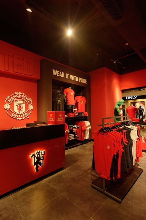 #inspiration #retail Manchester United store, Mumbai American Sports Bar, Manchester United Art, Manchester United Team, Football Shop, Manchester United Wallpaper, Manchester United Fans, Manchester United Soccer, Retail Inspiration, Soccer Shop