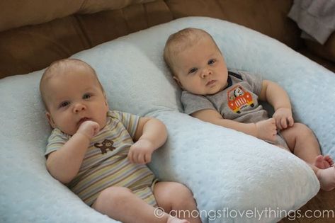 Twin Essentials, Twin Baby Boys, Twin Life, Breastfeeding Pillow, Baby Twins, Trendy Baby Shower Ideas, Twin Pregnancy, Twins Baby Shower, Baby Tips