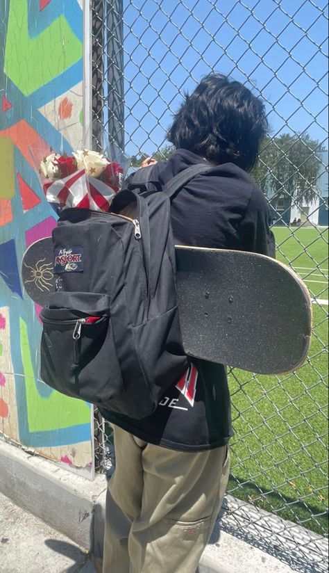 Skate Summer Outfits, Skatecore Aesthetic Outfits, Graffiti On Skateboard, Skating Boarding Aesthetic, Photo With Skateboard, Summer Skater Outfits, Skater Vibes Aesthetic, Skater Bf, Sk8 Aesthetic