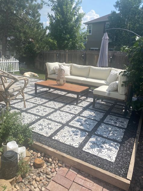 Diy Patio Ground Ideas, Pebble And Paver Patio, Rock Patio Ideas On A Budget, Diy Patio Concrete Makeover, Outside Rock Patio Ideas, Black And White Rock Landscaping, Patio Set On Grass Yards, Non Concrete Patio Ideas, Ceramic Tile Patio