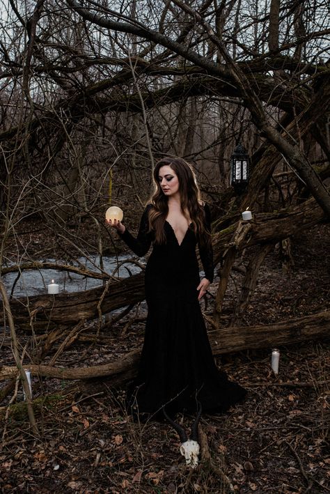 River Photoshoot Ideas, River Photoshoot, Witch Photoshoot, Raw Photography, Witch Photos, Gothic Photography, Witch Pictures, Friendship Photoshoot, Halloween Photography