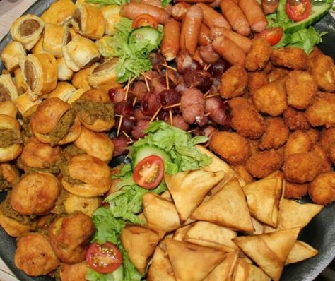 Bbq Platter Ideas Parties Food, Platter Ideas Savoury, Savoury Platters Finger Foods, Hot Food Platters, Savoury Platter Ideas Finger Foods, Meat Platter Ideas Finger Foods, Savory Platter Ideas, Savoury Platter Ideas, Savoury Platter