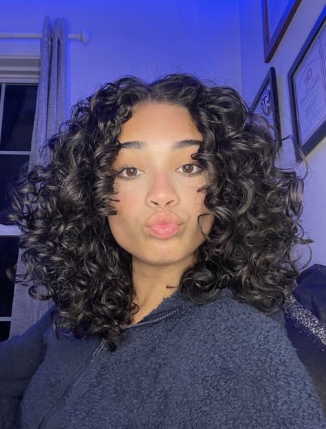 Perm Round Face, Short Wavy Haircuts With Curtain Bangs, Short Curly Hair Face Framing Layers, Short Super Curly Hair, Round Shape Curly Haircut, 3a3b Curly Hair Short, Natural Wavy Hairstyles Short, Face Framing Curls Naturally Curly, Short Curly Hair On Plus Size Women