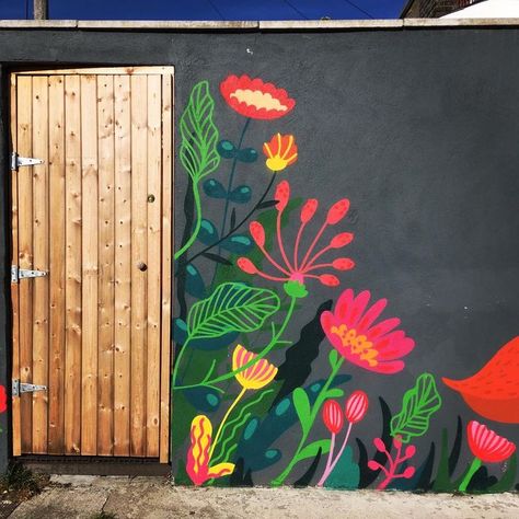 Garden Mural, Flower Mural, Flowers Painted, Fence Art, Door Murals, Murals Street Art, Mural Design, Mural Wall Art, Mural Painting