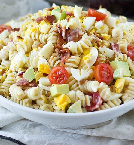 Inspired by the classic Cobb salad, this pasta dish is creamy and light with a lot of delicious and fresh flavor. Cobb Pasta Salad, Kroger Recipes, Classic Cobb Salad, Food Recipes For Dinner, Dinner Desserts, Fresh Salad Recipes, Salad Dishes, For Keeps, Fresh Groceries