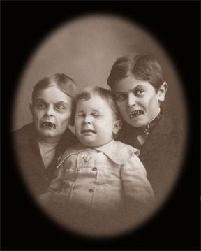 5/2/19 Creepy Old Photos, Human Oddities, Creepy Vintage, Creepy Photos, Vintage Halloween Costume, Blood Brothers, Halloween Queen, Creepy Pictures, Macabre Art