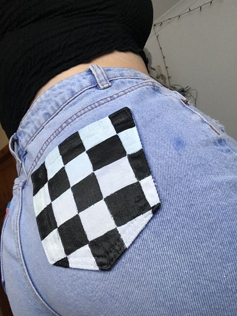 Black and white blocks, light blue denim shorts. The classic checkered pattern. Diy Pants, Sew Your Own Clothes, Painted Clothes Diy, Haine Diy, Diy Jeans, Denim Art, Diy Vetement, Custom Jeans, Kleidung Diy