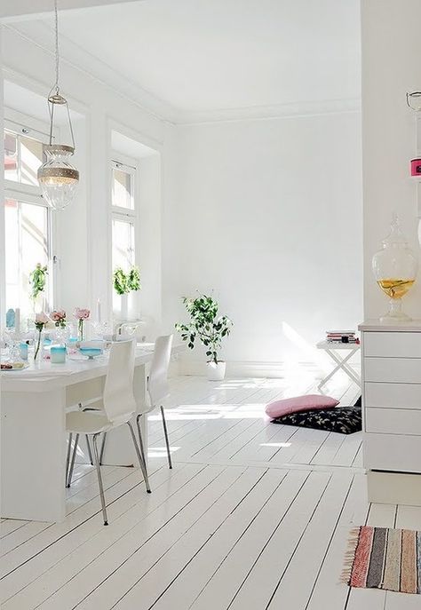 White Floorboards, Timber Floor, Lime Water, Lime Wash, Deco House, Modern Flooring, Wooden Floors, Paint Companies, White Floors