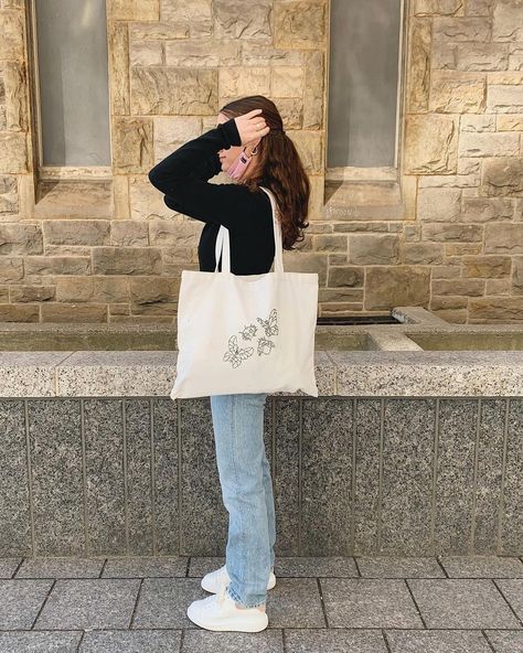 Ootd With Tote Bag, Outfit Totebag, Tote Bag Outfit, Bag Outfit, Girls Tote, Photoshoot Idea, Eco Bag, Jute Bags, Studio Shoot