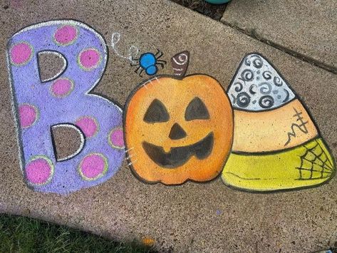 Prang on Instagram: "Halloween is right around the corner! Prang chalk is perfect for decorating your sidewalks for all the trick or treaters in your neighborhood 🎃⁠ ⁠ 📸: @chalk_mama⁠ #prangartsupplies #artteachers #artforkids #artclassroom #arteducation #elementaryart" Pumpkin Sidewalk Chalk Art, Drawing Ideas With Chalk, Easy To Draw Chalk Art, Halloween Chalk Art Ideas, Halloween Driveway Chalk Art, Spooky Chalk Art, Halloween Sidewalk Chalk Ideas, Chalk Ideas Halloween, Fall Chalk Art Sidewalk