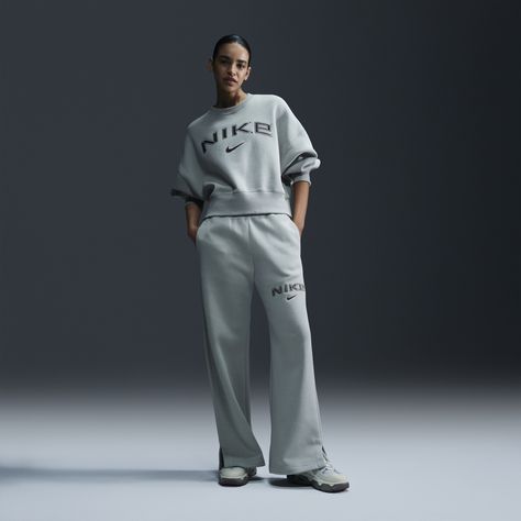 Grounded in style, comfort and versatility, meet our take on luxury loungewear. With a high-waisted fit and hem vents, these pants help keep you looking anything but basic while still feeling ultra cozy. Midweight brushed fleece holds its shape, and a wide ribbed waistband with a drawcord feels comfortably snug. Nike Wear, Nike Sportswear Phoenix Fleece, Logo Pants, Track Suits, Sporty Spice, Luxury Loungewear, Women's Athletic Wear, Nike Soccer, Loungewear Luxury