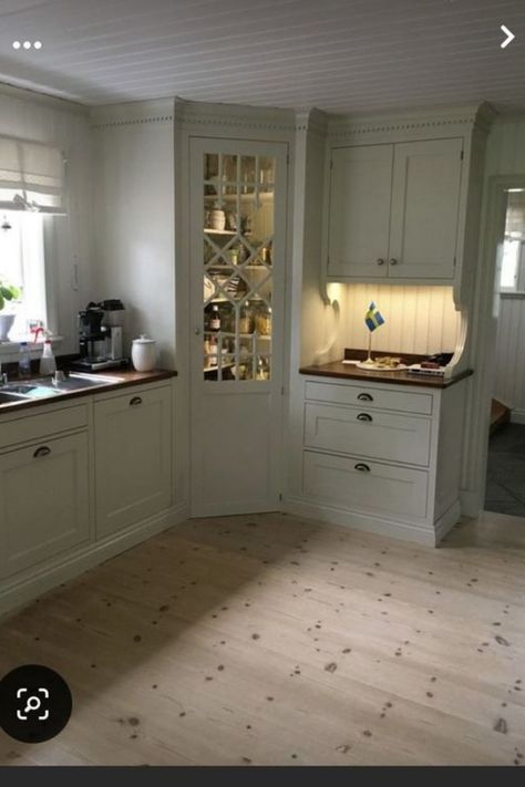 Sneak a peek at this adorable corner kitchen pantry! It's all about making the most out of every nook, and this setup does it just right. Need more genius ideas to maximize your kitchen space? Our blog has got you covered with the cleverest corner kitchen pantry ideas. Get inspired and get organizing! #GoTinySpace #CornerKitchenPantryIdeas Corner Cabinet Ideas, Corner Kitchen Layout, Corner Kitchen Cabinet Ideas, Corner Kitchen Pantry, Kitchen Pantry Ideas, Maximize Kitchen Space, Kitchen Cabinet Ideas, Corner Kitchen Cabinet, Corner Kitchen