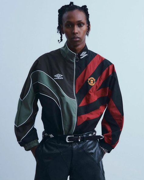 Umbro and Reebok are cooking right now. "I can see it, I feel it... He's cooking" - Thierry Henry Manchester United Team, Football Outfits, Cotton Poplin Shirt, Sports Photos, Jersey Top, Apparel Design, Track Jackets, Retro Inspired, Sport Outfits