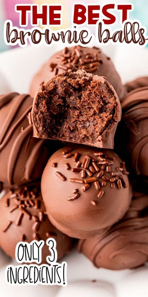 Easy Cookie Ball Recipes, Easy Chocolate Cake Pops Recipe, Dessert For Chocolate Lovers, Brownie Recipes With Melted Chocolate, Christmas Brownie Pops, Desserts You Can Eat With Your Hands, Brownie Batter Truffles, Fudge Truffle Balls, Brownie Mix Cake Pops