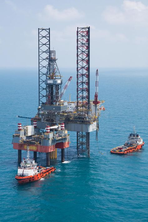 Offshore oil rig drilling platform. In the gulf of Thailand stock images Oil Platform Architecture, Rig Oil And Gas, Sea Engineering, Drilling Engineer, Mining Vehicle, Oilfield Girlfriend, Oilfield Humor, Rig Engineer, Girlfriend Relationships