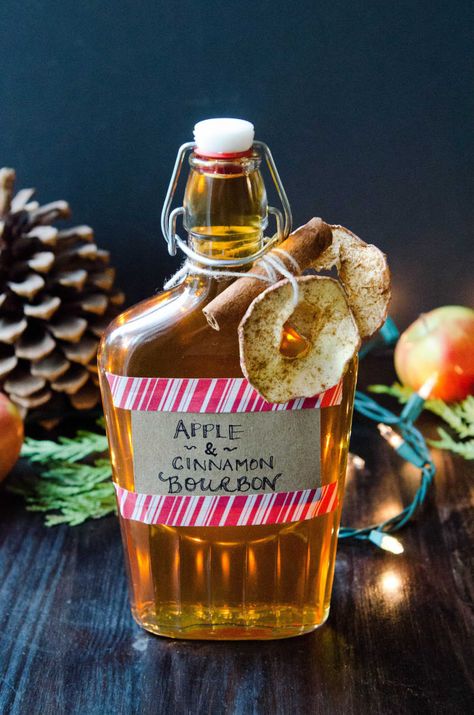 Infused Bourbon, Infused Liquors, Apple Bourbon, Homemade Alcohol, Bourbon Recipes, Liquor Gifts, Homemade Liquor, Bourbon Gifts, Homemade Food Gifts