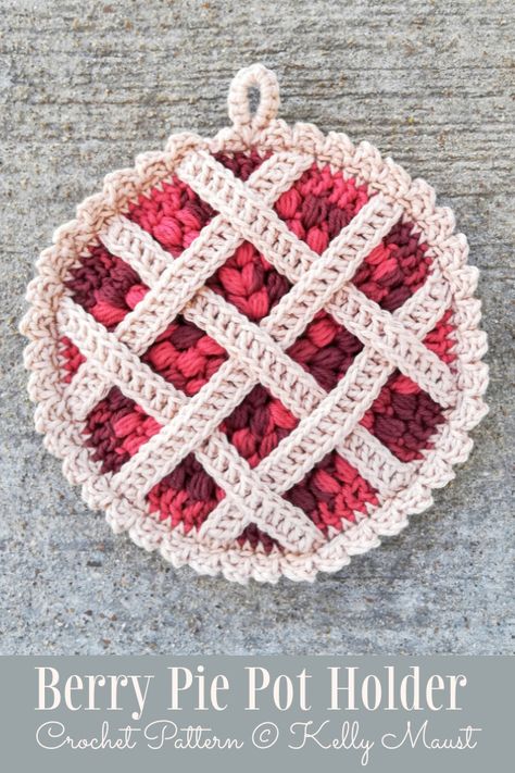 Delicious Pie Potholder Crochet Patterns - DIY Magazine Pie Pot Holder, Crochet Potholder Patterns, Crochet Hot Pads, Crochet Mignon, Confection Au Crochet, Potholder Patterns, Crochet Potholders, Crochet Kitchen, Stitch Crochet