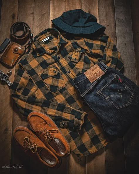 Lumberjack Style Men Outfits, Rugged Style Vintage, Mens Fashion 2024, Dark Fits, Outdoorsmen Style, Rugged Fashion, Lumberjack Style, Dapper Outfit, Mens Rugged