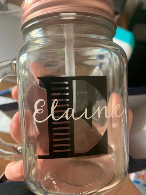 Cricut made personalised mason jar Personalised Mason Jars, Cricut Mason Jar Ideas, Mason Jar Vinyl Ideas, Custom Mason Jars, Personalized Mason Jars, Jar Ideas, Diy Cups, Jar Diy, Diy Cricut