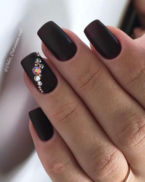 Fancy Black Nails With Gems, Black Bejeweled Nails, Short Nail Designs With Gems, Black With Diamond Nails, Nail Ideas Gems Rhinestones, Black Jewel Nails, Black Dip Nail Designs, Black Nails With Diamonds, Black Nails With Gems