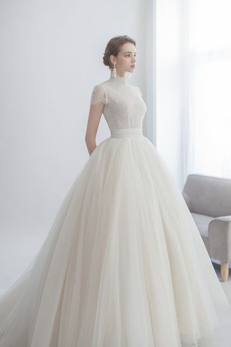 Gaun Koktail, White Wedding Dress, Learning Techniques, Classic Wedding Dress, Modest Wedding Dresses, Wedding Dresses Romantic, Elegant Wedding Dress, Classic Wedding, Wedding Dress Inspiration